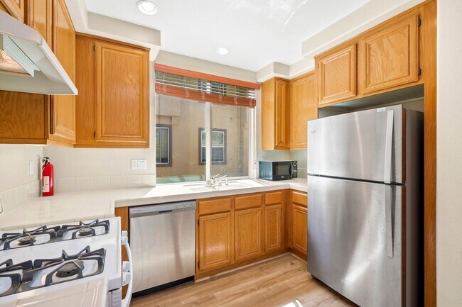 Building Photo - Mission Valley 3 Bedroom Townhome at Escal...