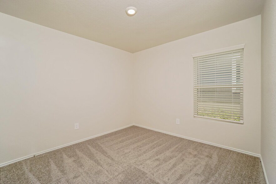 Building Photo - 515 Roquefort St