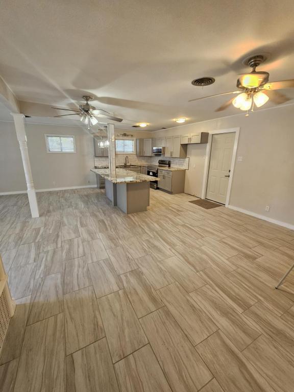 Building Photo - 2502 E Poplar Ave