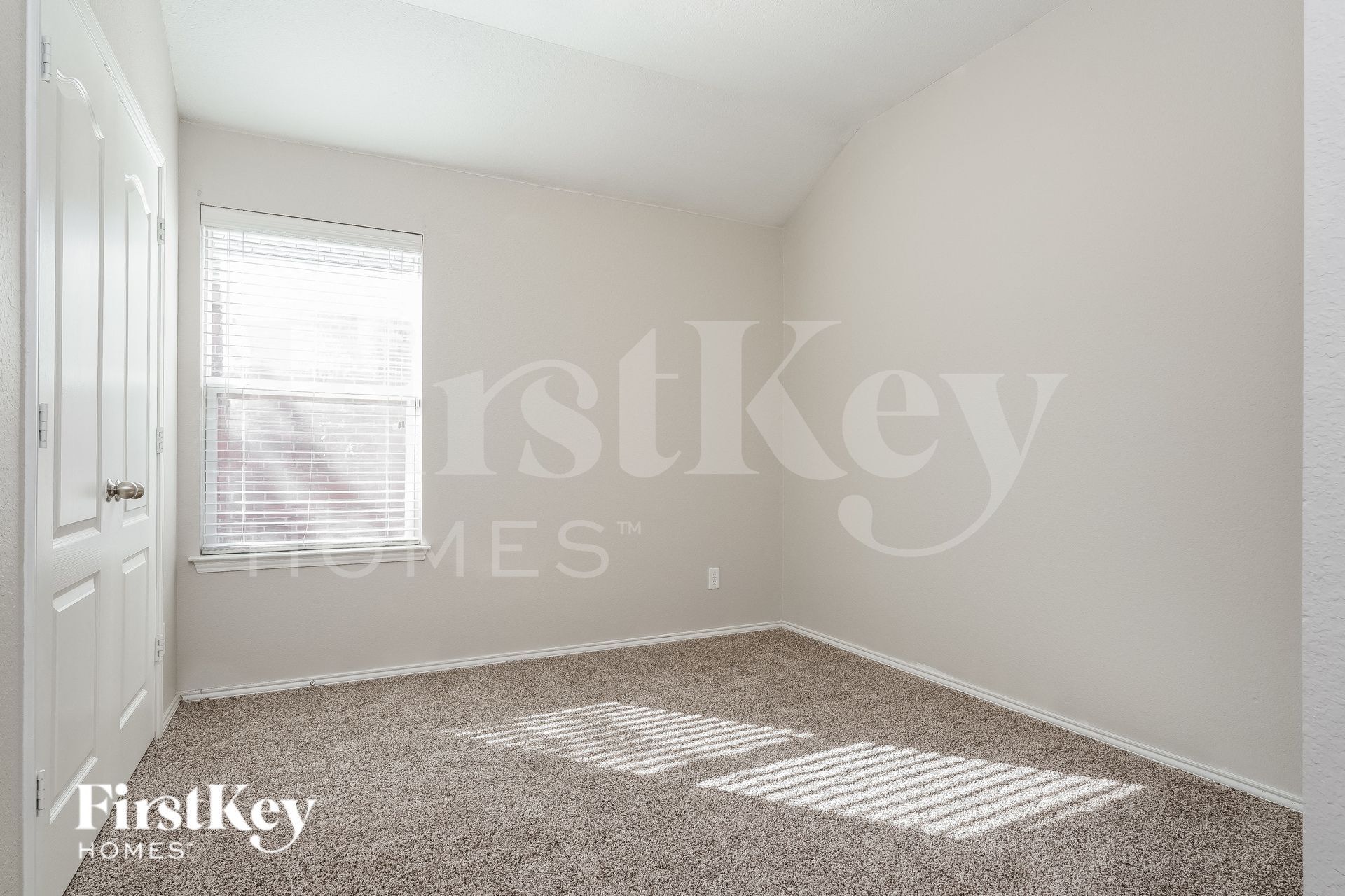 Building Photo - 2016 Cattle Creek Rd