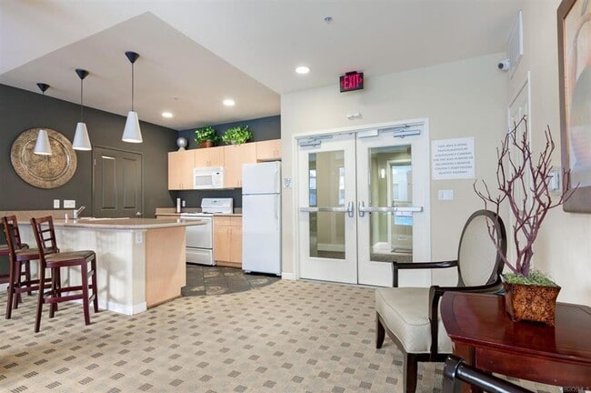 Building Photo - Beautiful One Bedroom Condo in the " Piazza Palermo." building! Pet considered!!