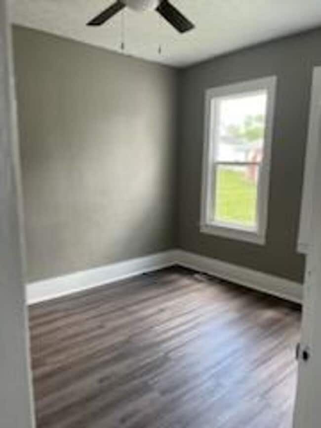 Building Photo - 2 bedroom 1 bath