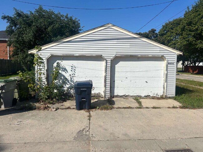Building Photo - Three bedroom lower unit.