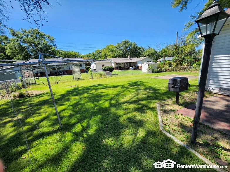 Building Photo - 3125 Brookshire Dr