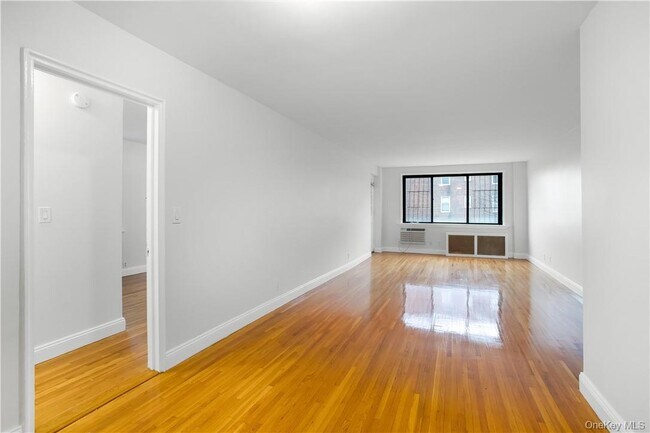 Building Photo - 411 Bronx River Rd