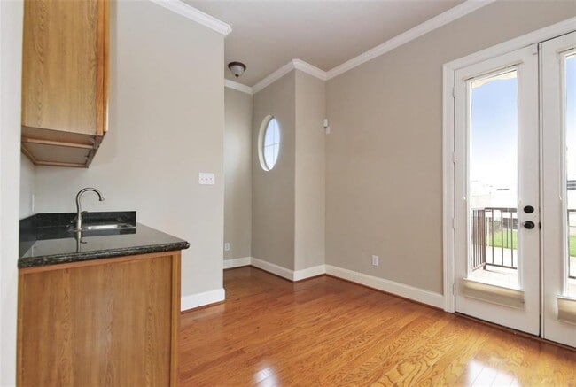 Building Photo - 1203 Genesee St