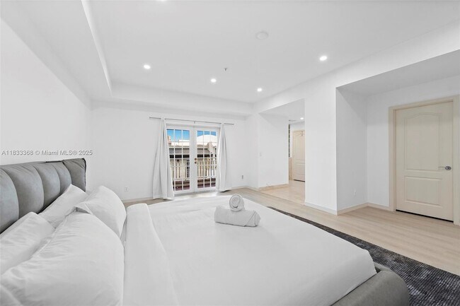 Building Photo - 1415 Sunset Harbour Dr