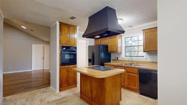 Building Photo - 3904 Windwood Cir