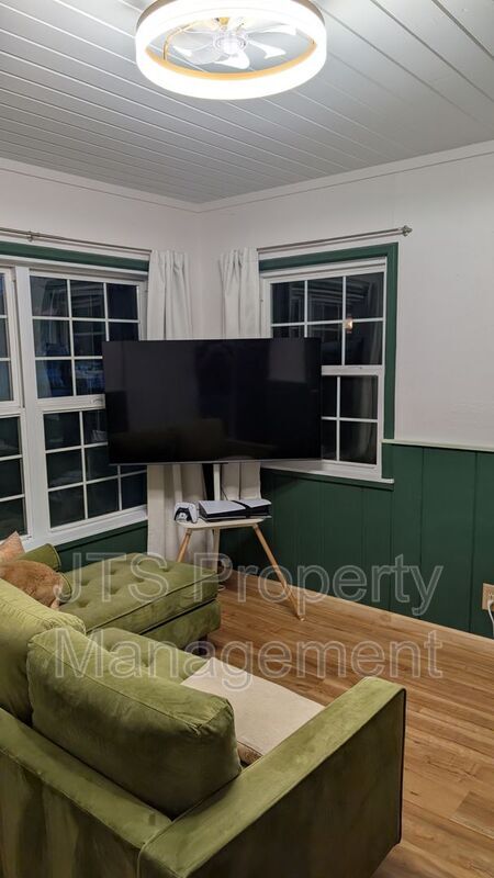 Building Photo - 3107 Del Paso Blvd