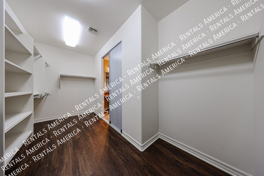 Building Photo - 130 W Tonto Dr