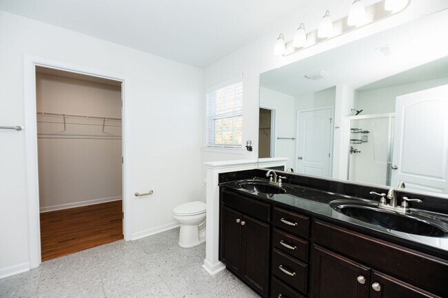 Building Photo - Amazing 4 bedrooms, 2.5 baths 2-story home in Clemmons w/ 2 car garage/fenced in backyard