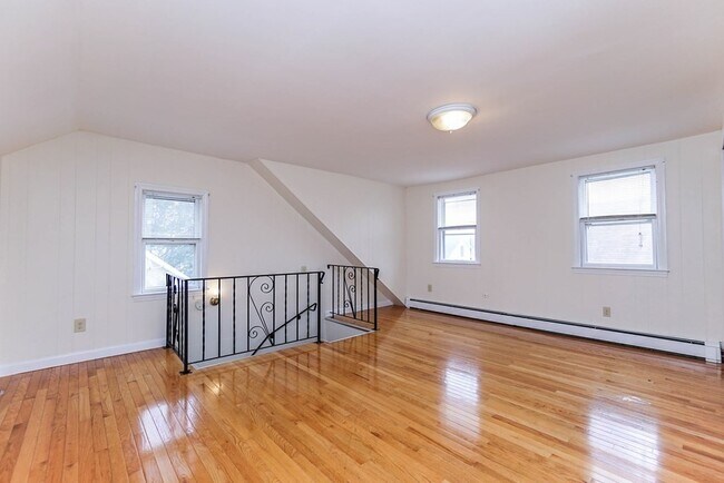 Building Photo - 44 Egerton Rd