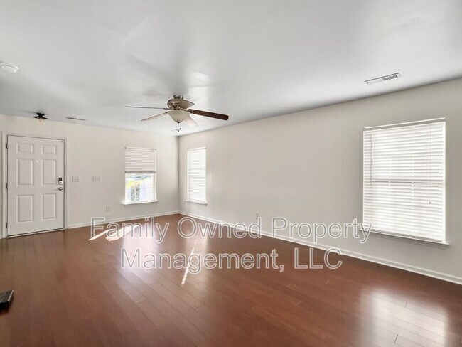 Building Photo - 100 Salem Creek Dr