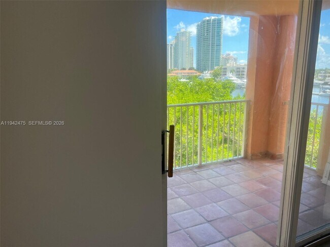 Building Photo - 19701 E Country Club Dr