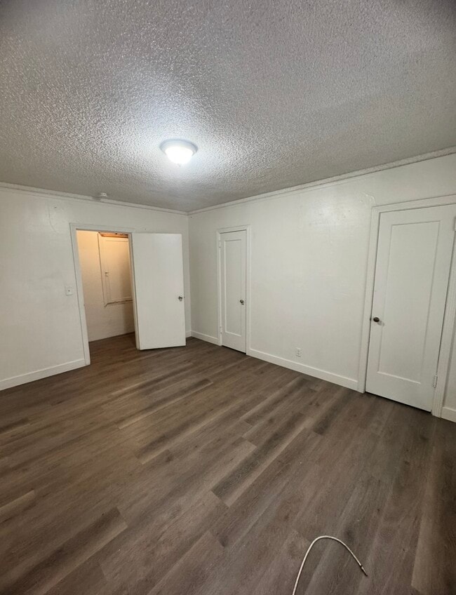 Building Photo - 1361 N Safford Ave