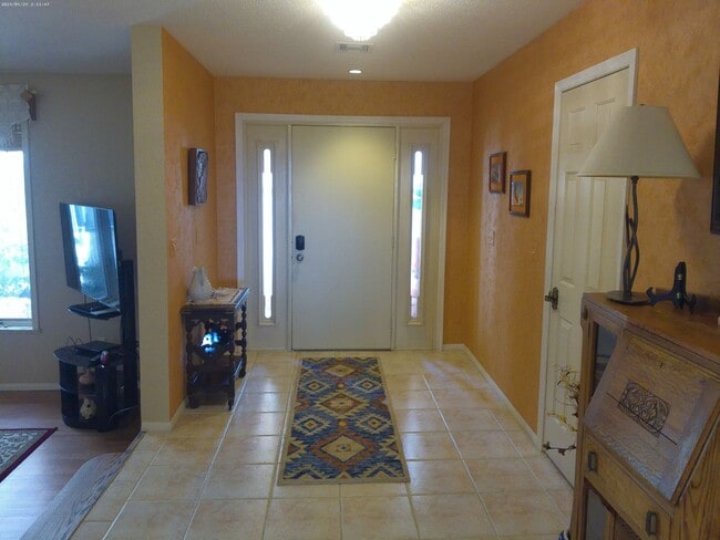 Building Photo - Entertainers Delight Beautiful Pool home Available May 12 to Sept 15, 2026