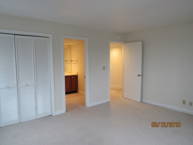 Building Photo - 2 bedroom condo in Osage Beach