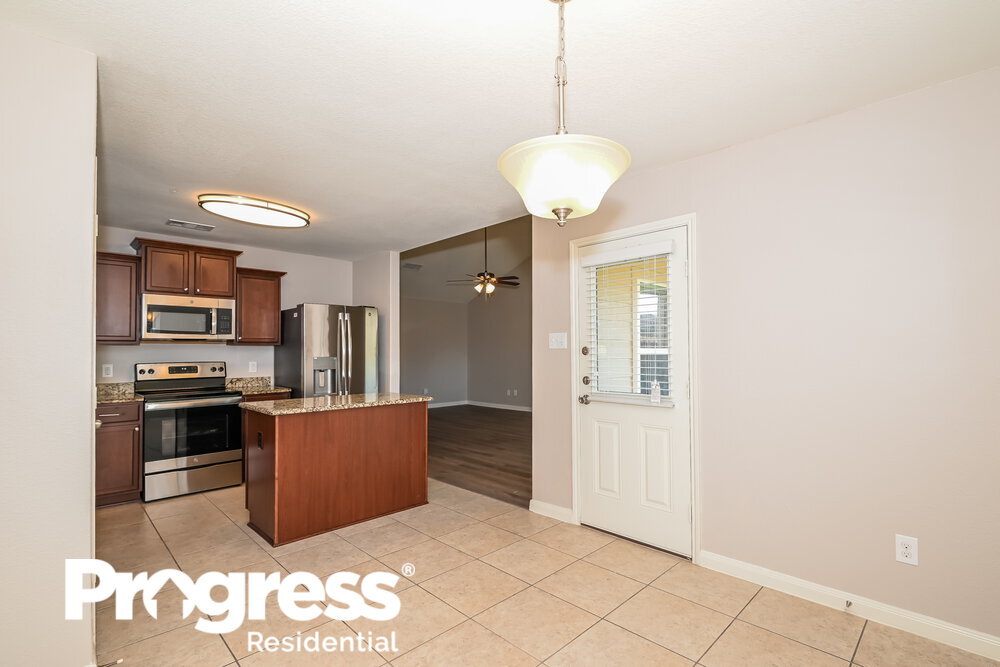Building Photo - 1327 Chapman Dr