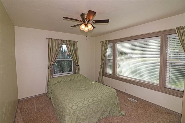 Building Photo - All utilities included 3-bedroom, 2-bathroom home in the Redlands