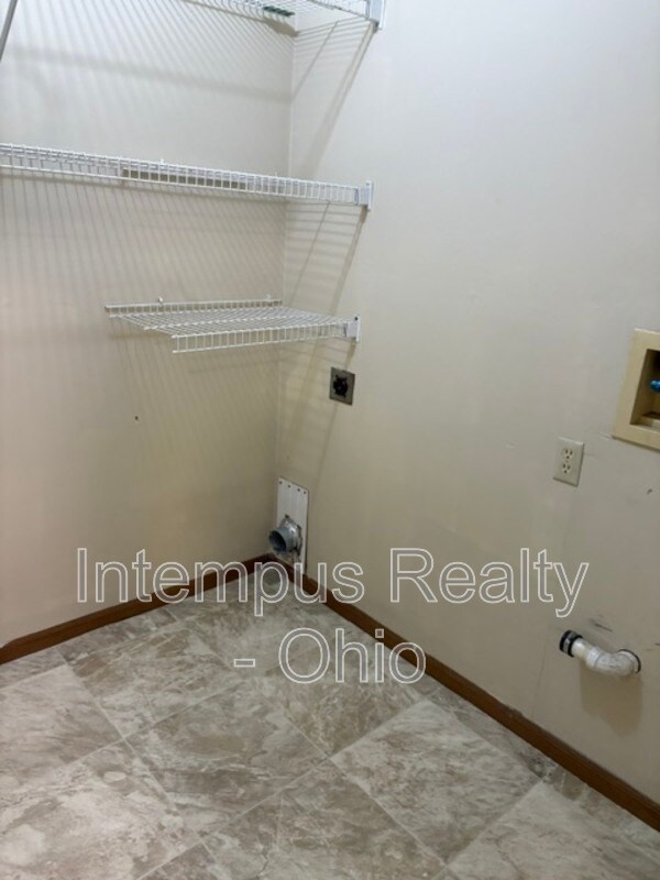 Building Photo - 7465 Huntington Dr