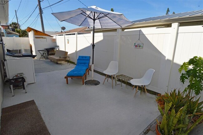 Building Photo - 156 146th Ave