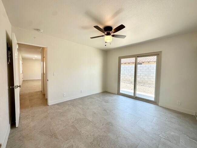Building Photo - COMING SOON! 1 Bedroom 1 Bathroom Apartment in Palm Springs w/ Community Pool !