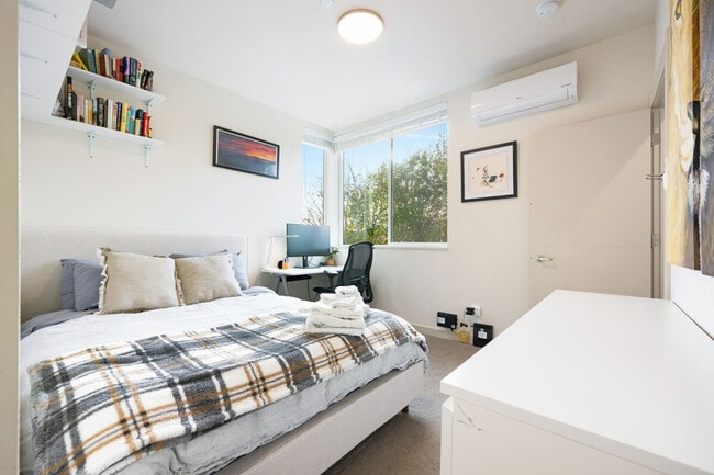 Building Photo - 3900 Leary Wy NW