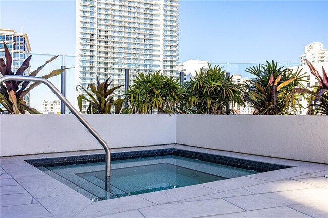 Building Photo - 275 1st Ave S