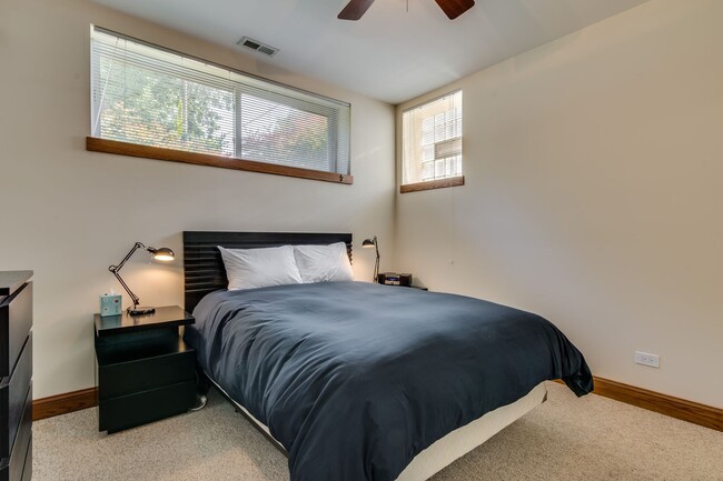 Building Photo - Bucktown: Fully furnished gorgeous 3 Bed, 2 Bath Condo