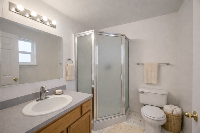 Building Photo - 4 bedroom, 3 bath, fully fenced, SOLOR PANELS-NO ELECTRIC BILL!