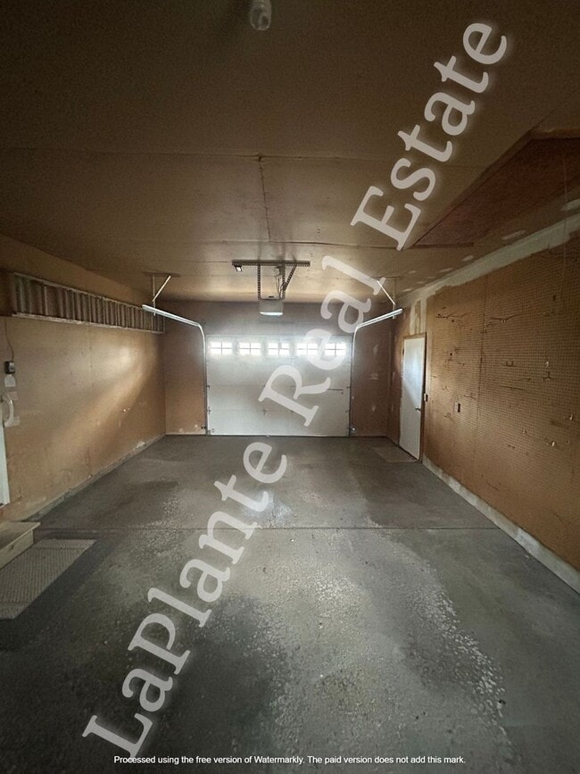 Building Photo - Charming 3-bedroom, 2-bathroom home located in the heart of Maumee