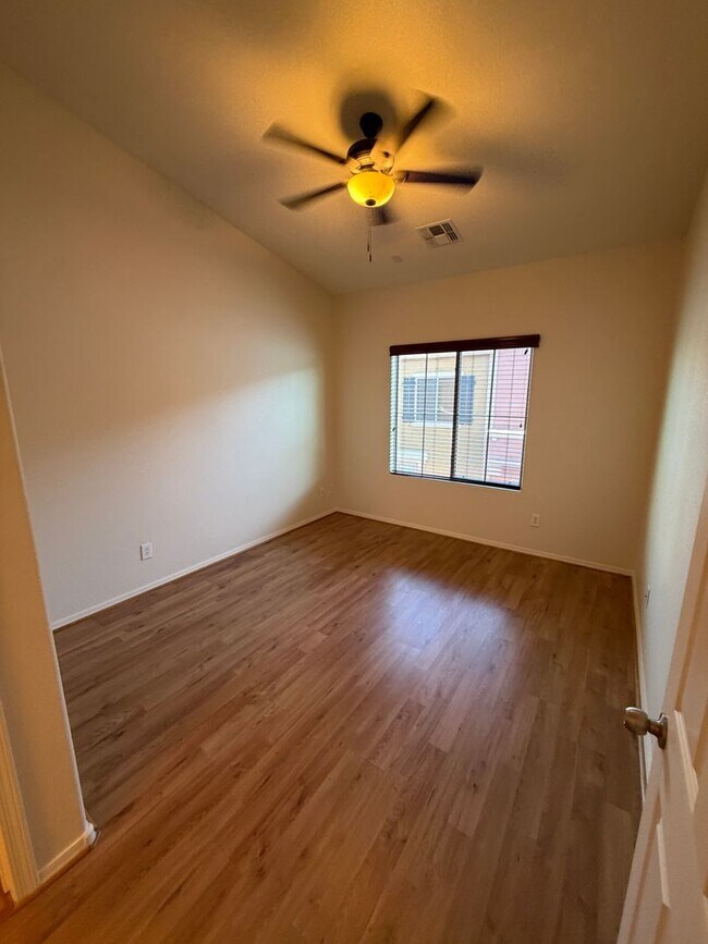 Building Photo - beautiful 2 bed, 2.5 bath condominium in the elegant Via De Cielo gated community in Chandler!