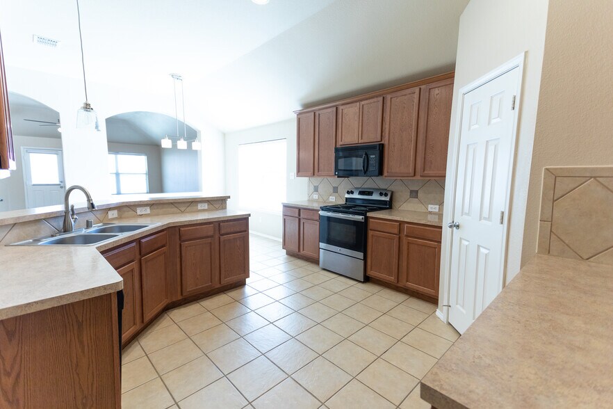 Kitchen - 500 Promise Creek Drive
