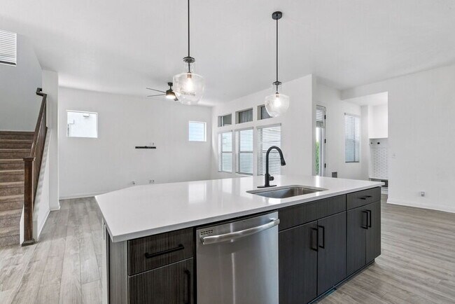 Building Photo - 6619 Mariposa Ct