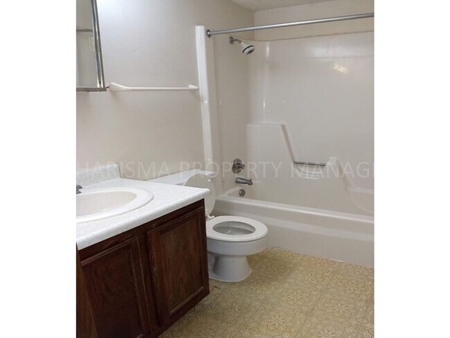 Building Photo - 2 BD - WHEN LOCATION, COMMUNITY AND PRICE MATTER...THIS IS THE PLACE FOR YOU!