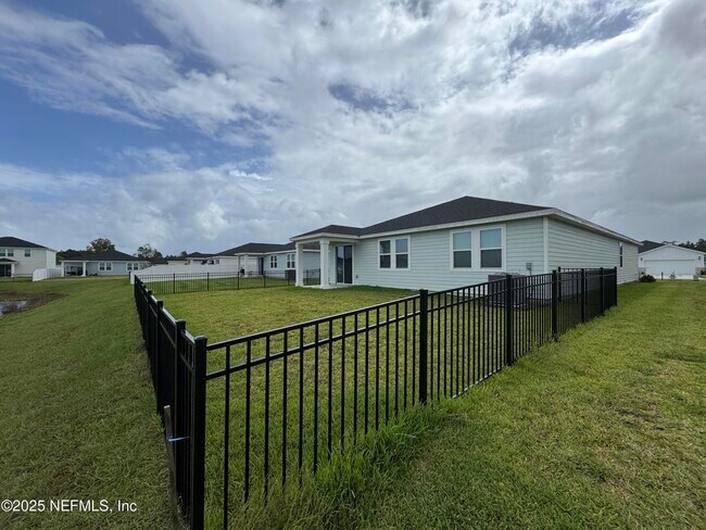 Building Photo - 3299 Lago Vis Dr