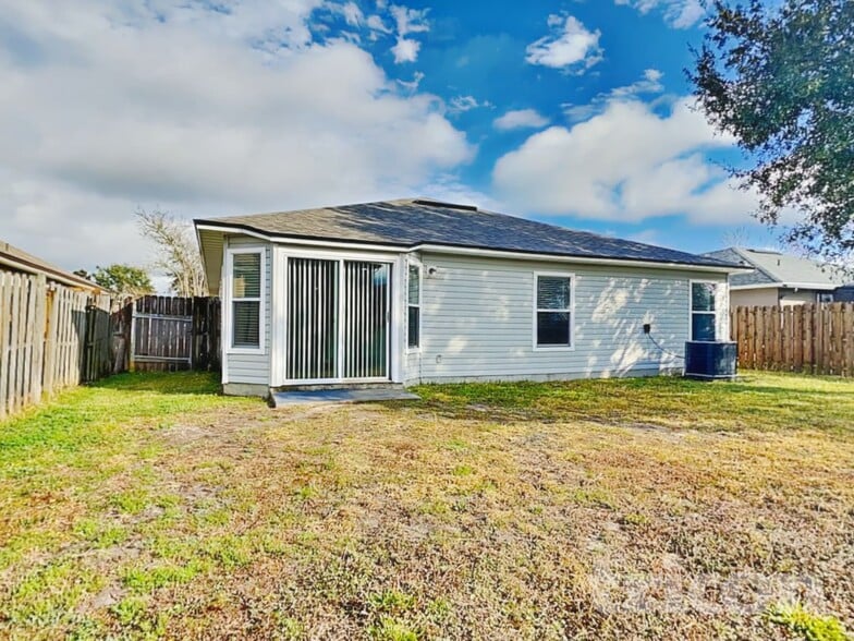 Building Photo - 127 Straw Pond Way