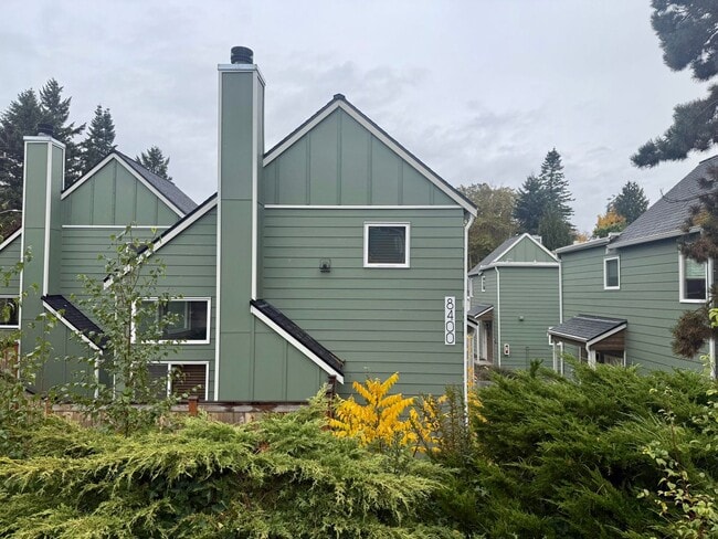Building Photo - Longfellow Run Townhomes - West Seattle