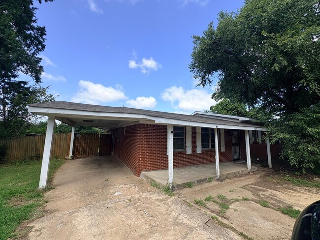 Building Photo - 1527 Bennington Cove