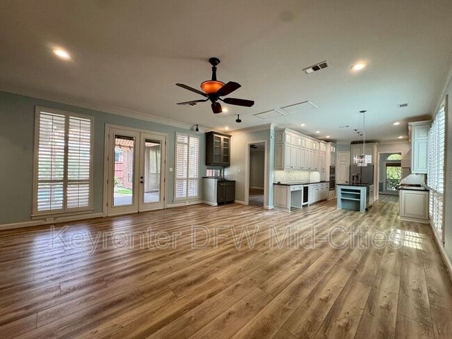 Building Photo - 2417 Creekside Cir S