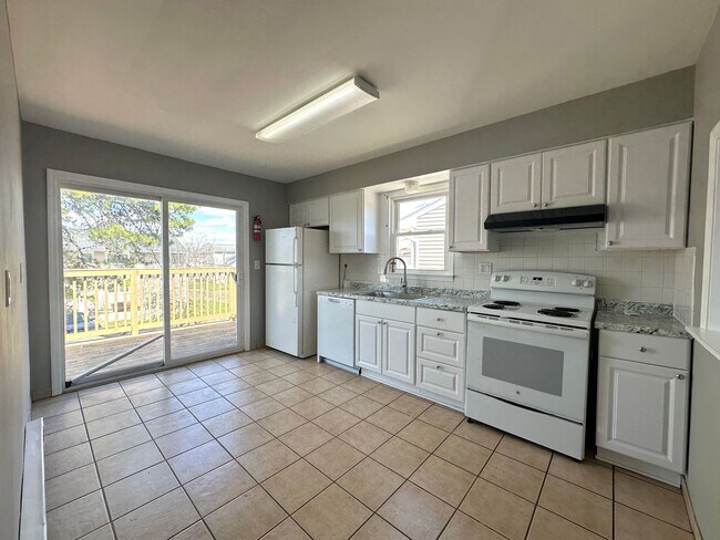 Building Photo - 67-69 Maple Ave