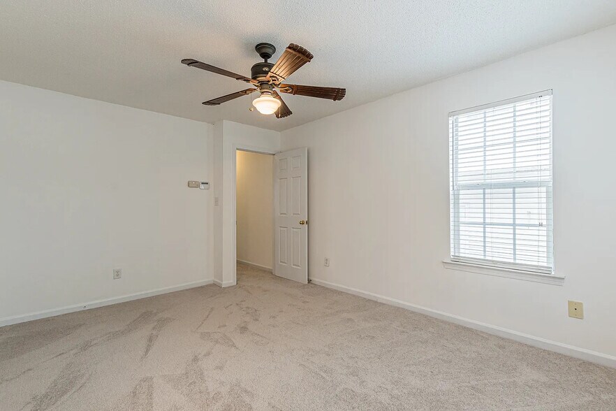 Building Photo - Room in Condo on Ginnis Rd