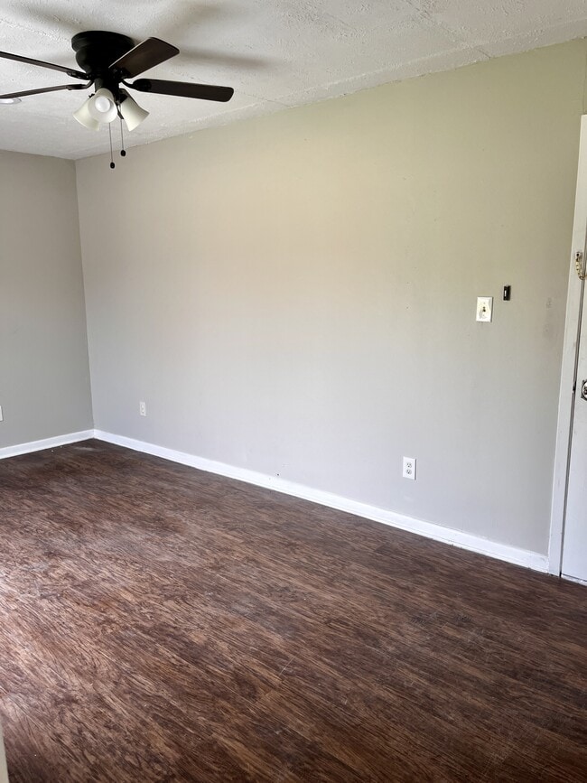 Building Photo - 1010 Holt St