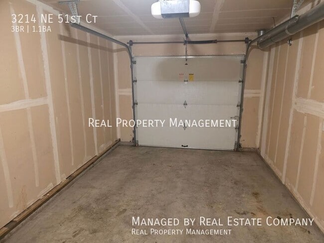 Building Photo - 3214 NE 51st Ct