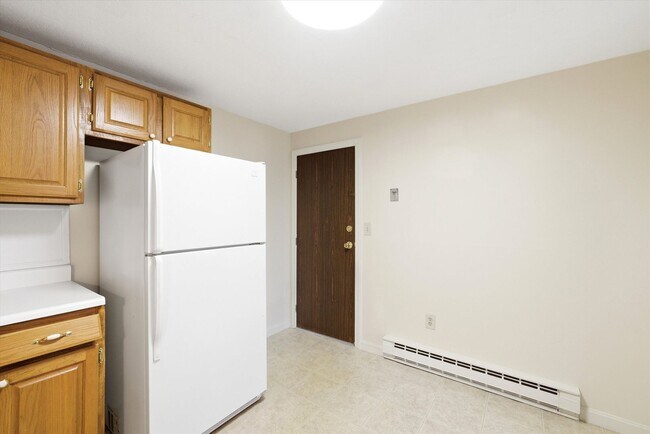 Building Photo - 504 River Rd