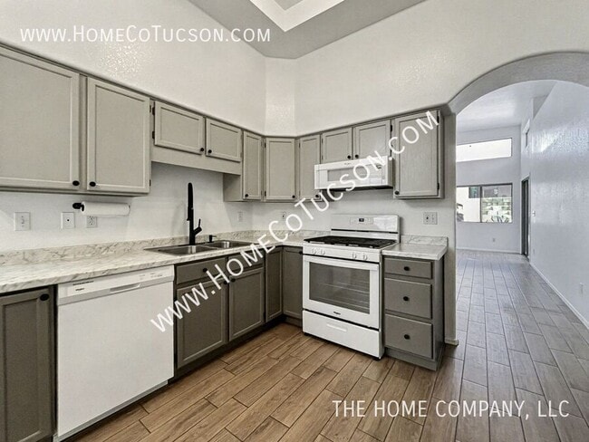 Building Photo - 2660 W Camino del Sitio