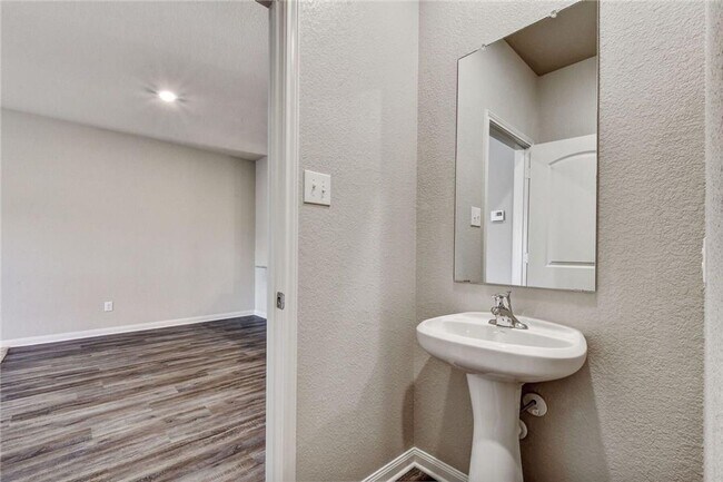 Building Photo - 109 Mount Vernon Way
