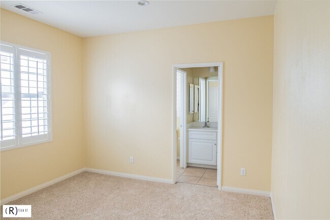 Building Photo - Lovely tri-level condo located in the gated community of Bellafina