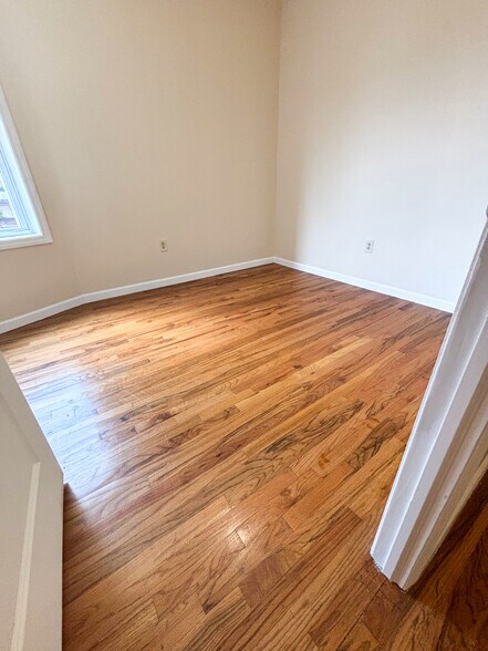 Building Photo - 195 Main St