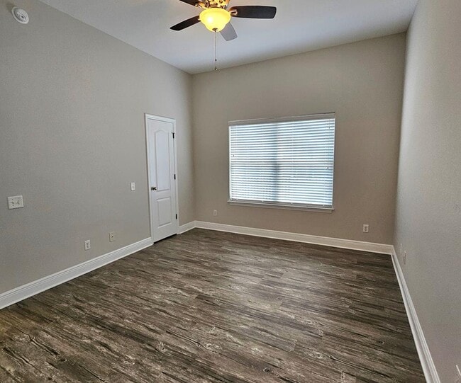 Building Photo - 321 Summercreek Cove